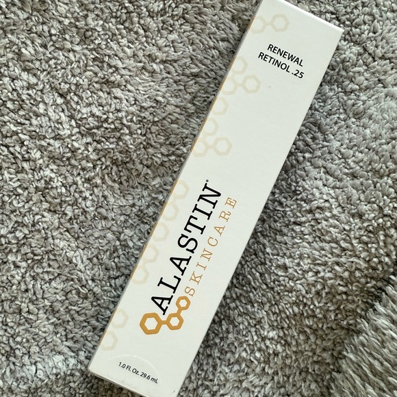 Skincare Renewal Retinol 0.25 Serum - White and Gold